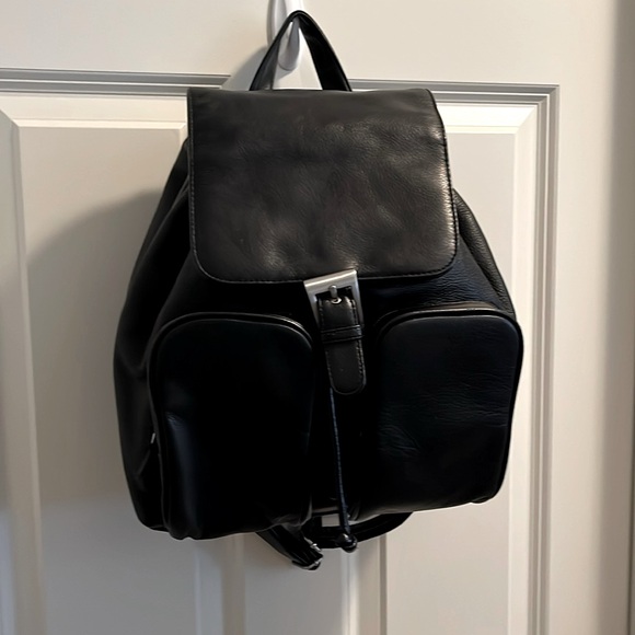 Handbags - Black Leather Backpack/Backpack Purse